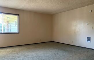 2 beds, 1 bath, $1,095, Unit #4