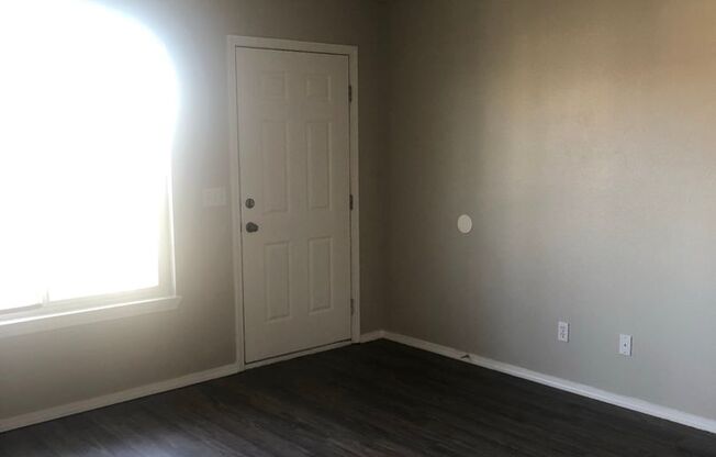 2 beds, 1 bath, 1,000 sqft, $1,325, Unit 1423 E. Dakota Ave Unit A