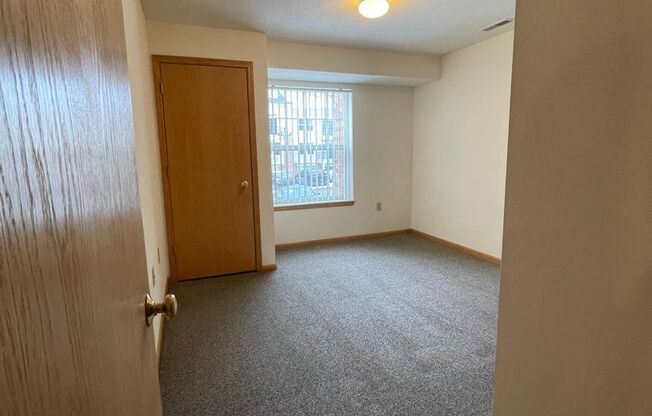 2 beds, 2 baths, 1,000 sqft, $1,820, Unit 1330-101