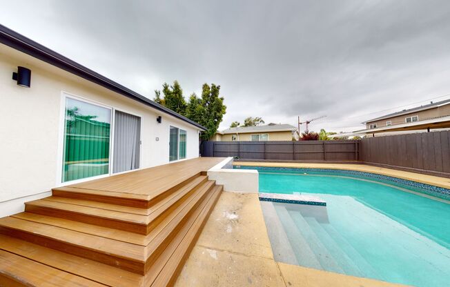 Large 6 Bedroom POOL House on East Falls View! Prime Location!