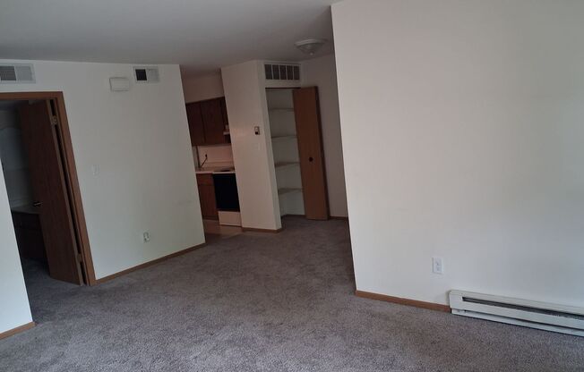 1 bed, 1 bath, 750 sqft, $1,350, Unit 8125-8125J