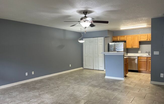 315 Lakepointe Dr #301