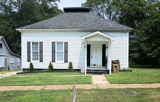 ~Here's a Spacious 3/2 with Fenced yard!~  ***PRETTY & TRADITIONAL***