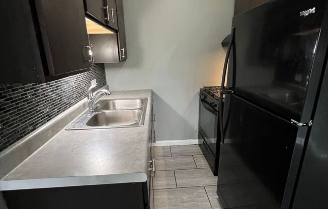 2 beds, 1 bath, $1,420, Unit 1E