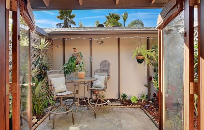 3BD 2BA San Carlos Home, Fabulous Outdoor BBQ Area, 2 Car Garage, Enclosed Sunroom