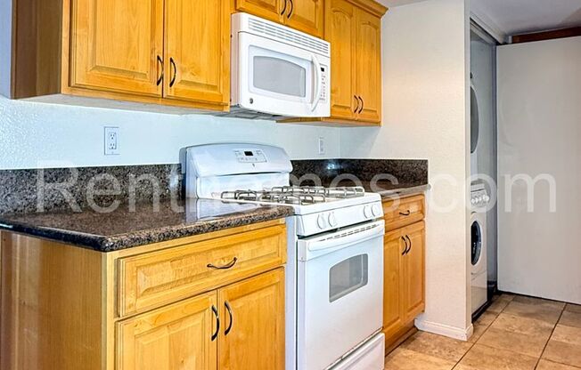 Penasquitos, 9444 Twin Trails Dr #203, Granite Counters, AC, Fireplace, 4 Pools and Spas!