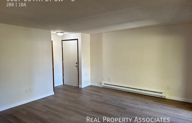 5607 204 ST SW