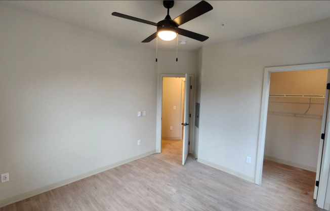 2 beds, 1 bath, 913 sqft, $1,900, Unit B-306