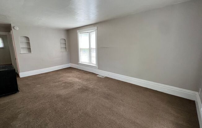 306 Hollister SE