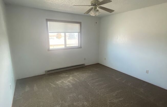 2 beds, 1 bath, 850 sqft, $800, Unit 701 - 10A