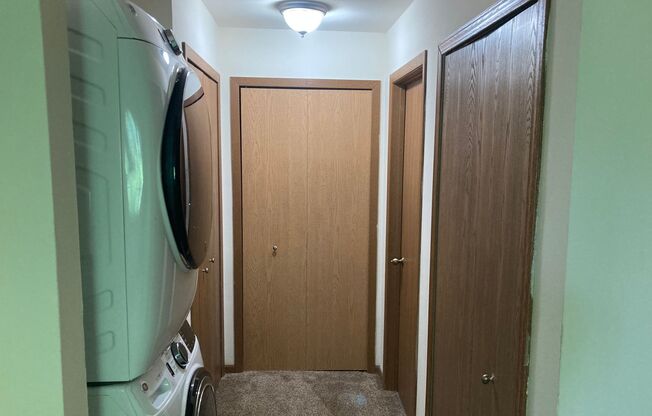 3 beds, 1 bath, 1,040 sqft, $1,800, Unit 3172-104