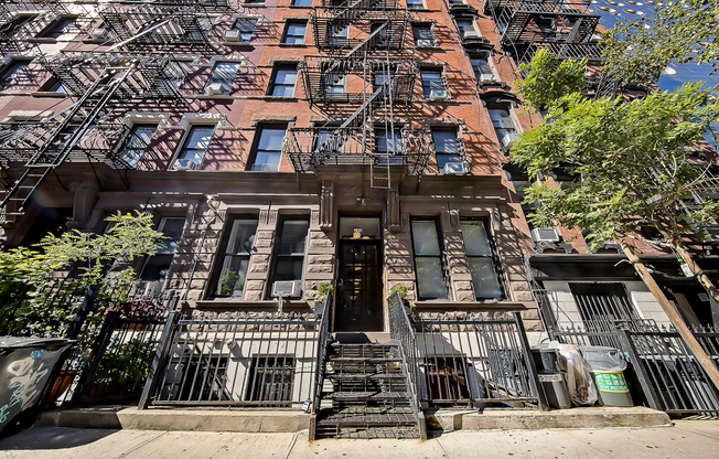 340 W 17 ST