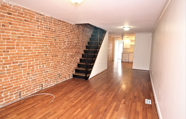 Spacious Riverside 3bd/2.5ba home CAC and off-street parking! Available 7/15