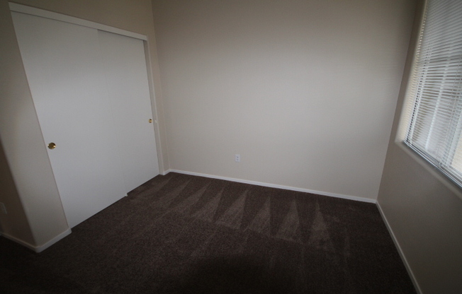 3 beds, 2 baths, $1,695, Unit # 1008