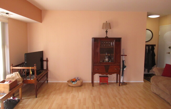 2 beds, 1 bath, $1,925, Unit Unit 102