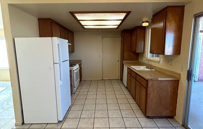 3 beds, 2 baths, $1,500