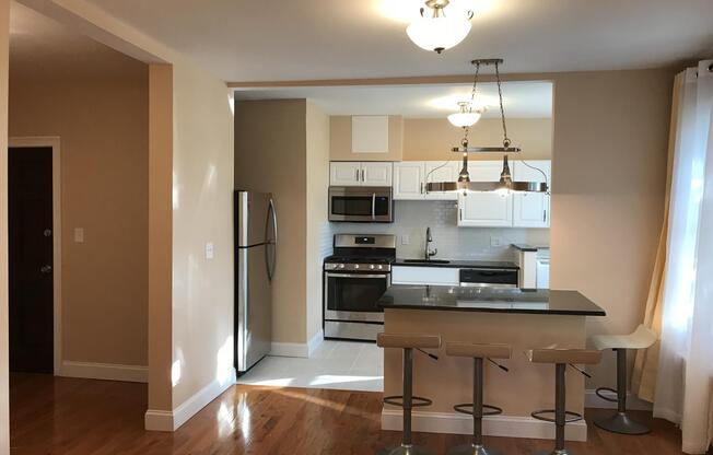 3 beds, 1 bath, $4,850, Unit 31