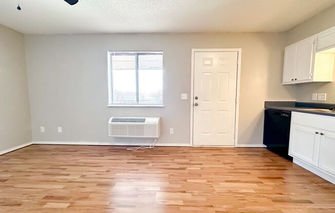 1 bed, 1 bath, 480 sqft, $775, Unit 1037 Happy Hollow #6 Upstairs