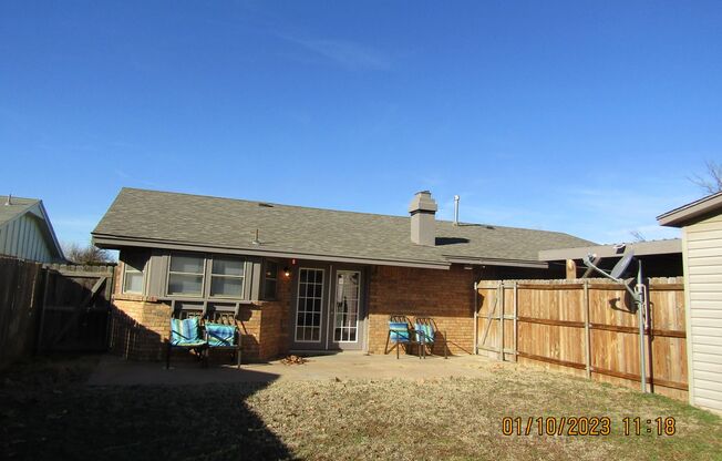 3 beds, 2 baths, $1,300