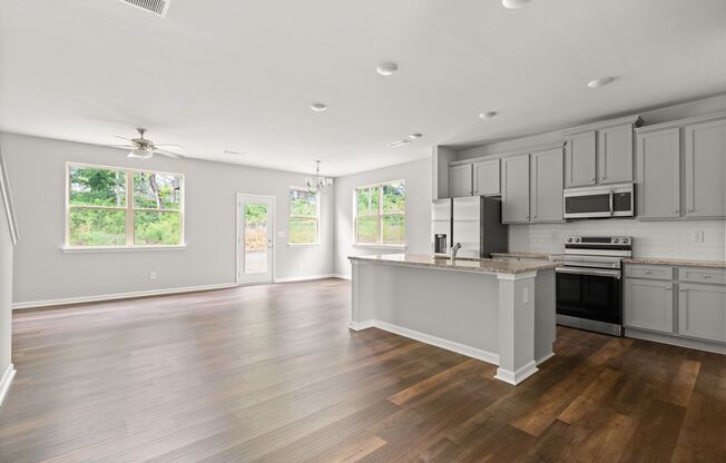 4 bed / 2.5 bath in Gainesville! Retreat at Chicopee