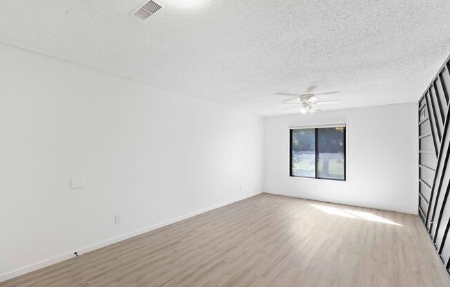 1 bed, 1 bath, 700 sqft, $807, Unit 5345-304