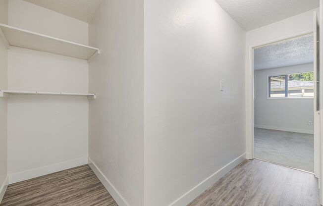 2 beds, 1.5 baths, 1,100 sqft, $1,695, Unit 18