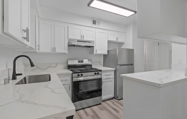 2 beds, 1 bath, 880 sqft, $1,695, Unit 201