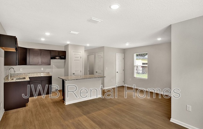 1328 8 ST W