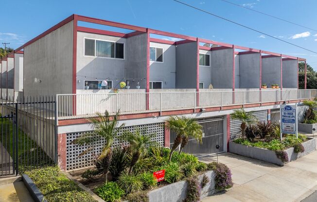 5 Sea Breeze Townhome Apartments (Venture)