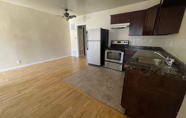 2 beds, 1 bath, 700 sqft, $2,200, Unit 305