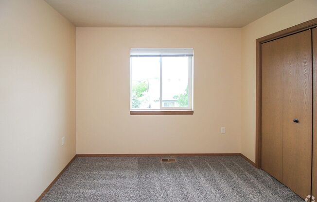 3 beds, 2.5 baths, 1,260 sqft, $1,640, Unit 6800-04
