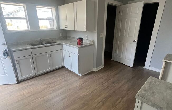 Newly renovated 2/1 in Portland!