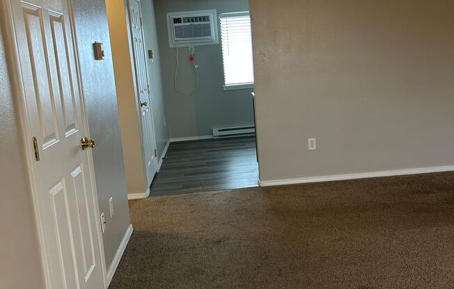 2 beds, 1 bath, $1,200, Unit 05