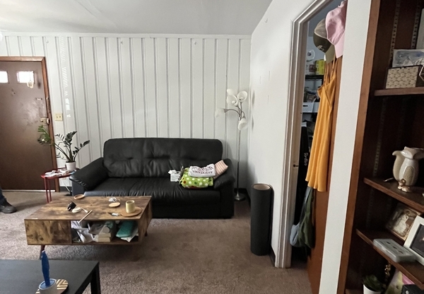 156 W 8 AVE