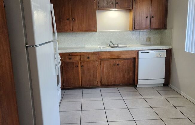 2 beds, 1 bath, $1,050, Unit 11