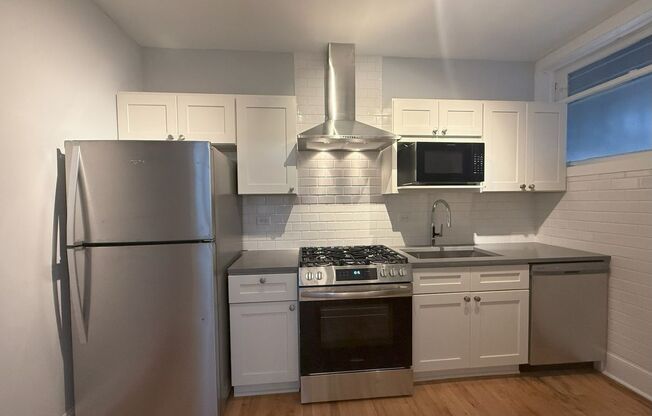 Beautiful Vintage Apartments Near Downtown Evanston