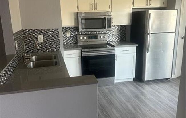 2 beds, 2 baths, $1,300, Unit # 2