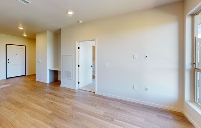 1 bed, 1 bath, 710 sqft, $1,375, Unit 1621-519