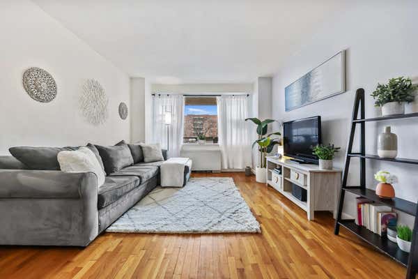 3777 INDEPENDENCE AVE W