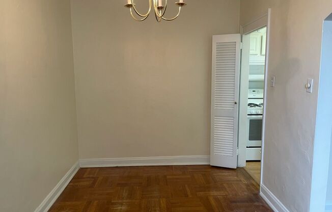 1 bed, 1 bath, 768 sqft, $1,450, Unit Royal York 809