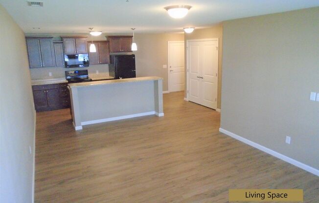 2 beds, 1 bath, 999 sqft, $1,380, Unit 320-211