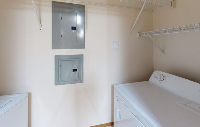 2 beds, 1 bath, 1,067 sqft, $1,195, Unit 3101-221