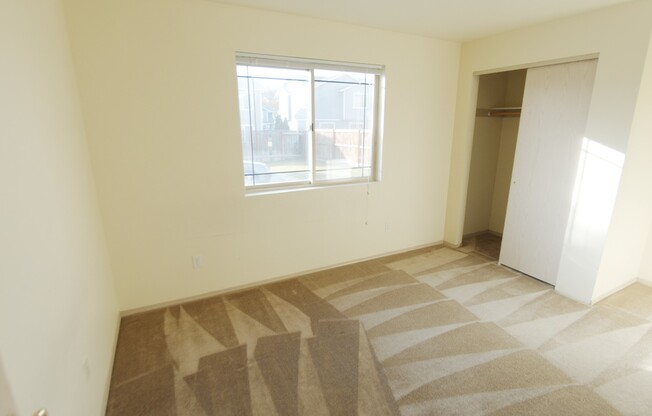 3 beds, 1 bath, 960 sqft, $1,600, Unit B