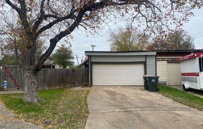 Cute 2/1 duplex with garage/carport