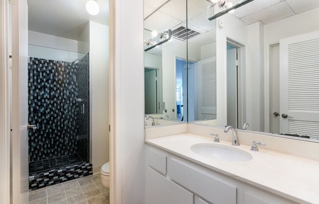 1 bed, 2 baths, $2,695