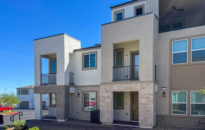 Brand-New Beazer Townhome with Rooftop Deck & Mountain Views