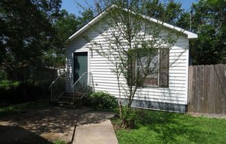 JULY 2025 PRE-LEASE Adorable 1 bedroom 1 bathroom with a Yard!