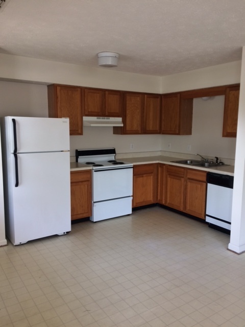 2 beds, 2 baths, 900 sqft, $800