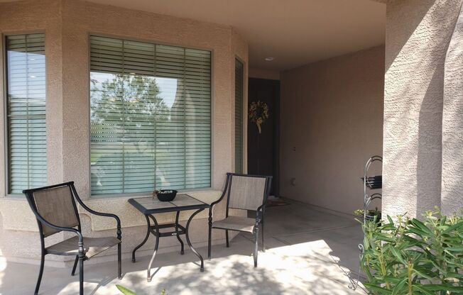 Fully Furnished, Single level Home
