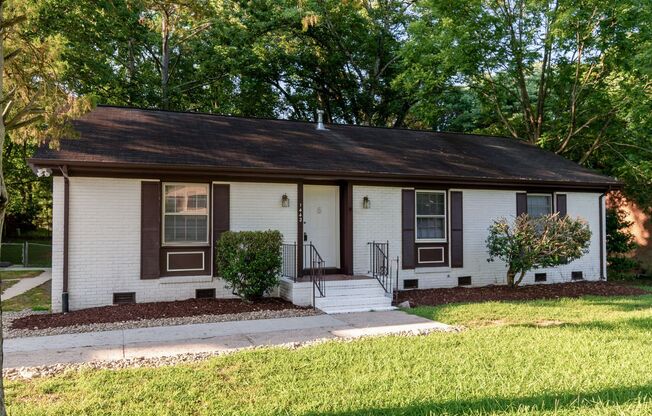 Well maintained ranch home in Charlotte!